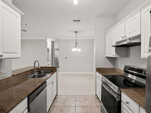 431 SOUTHERN PECAN CIRCLE 101, Winter Garden, FL 34787