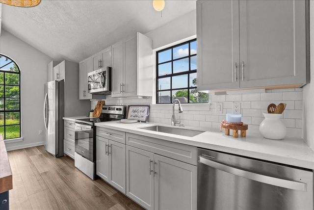 310 Lakeside Drive, Kemah, TX 77565
