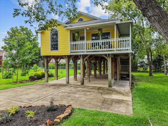 310 Lakeside Drive, Kemah, TX 77565