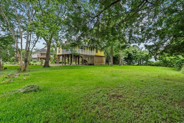 310 Lakeside Drive, Kemah, TX 77565