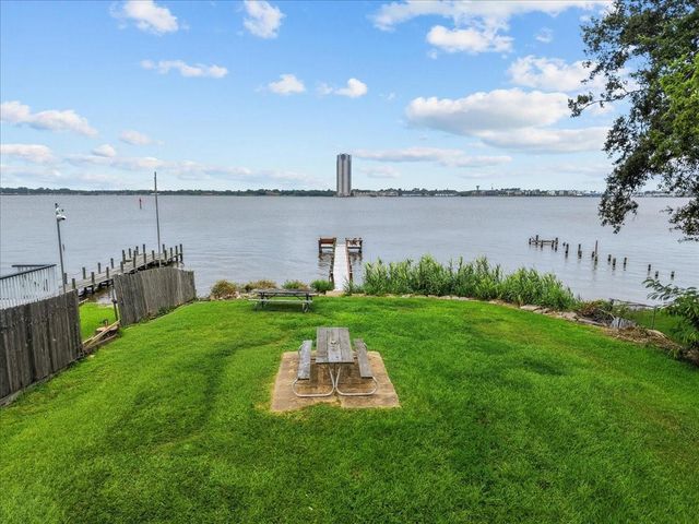 310 Lakeside Drive, Kemah, TX 77565