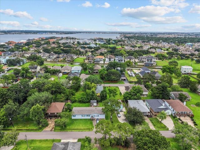 310 Lakeside Drive, Kemah, TX 77565