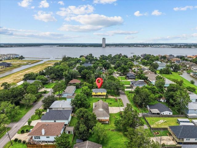310 Lakeside Drive, Kemah, TX 77565