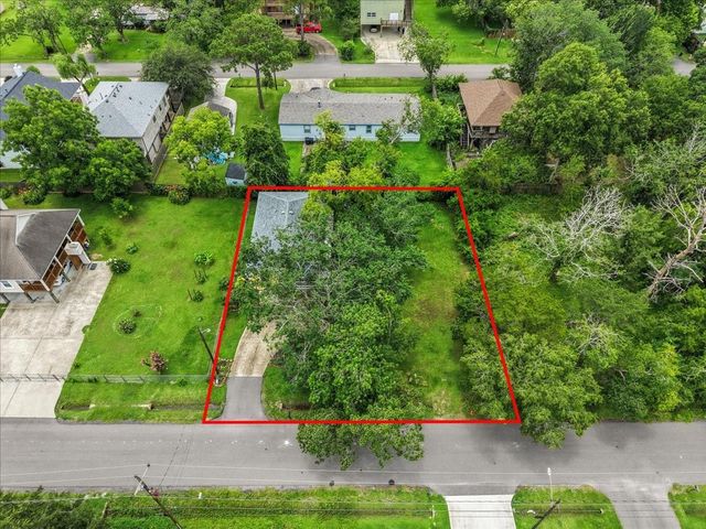 310 Lakeside Drive, Kemah, TX 77565