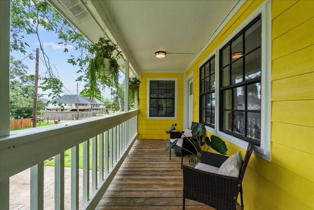 310 Lakeside Drive, Kemah, TX 77565