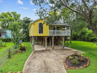 310 Lakeside Drive, Kemah, TX 77565