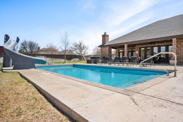 8906 153rd Street, Wolfforth, TX 79382