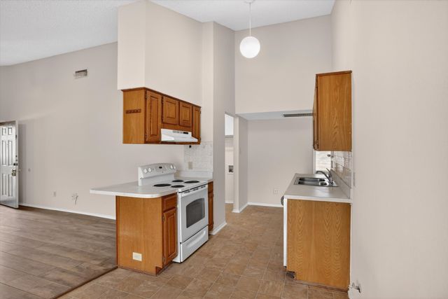 5009 Stage West Drive, Arlington, TX 76017