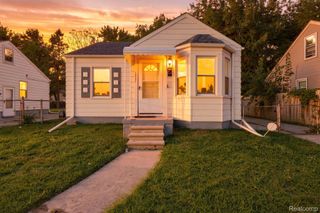 19331 KENOSHA Street, Harper Woods, MI 48225