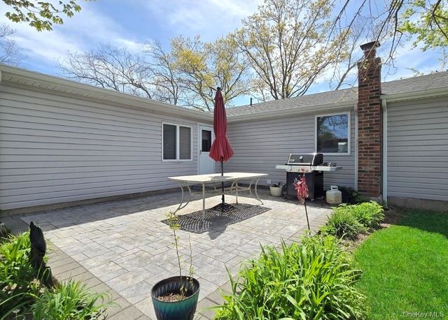 32 Plaza Lane, Selden, NY 11784