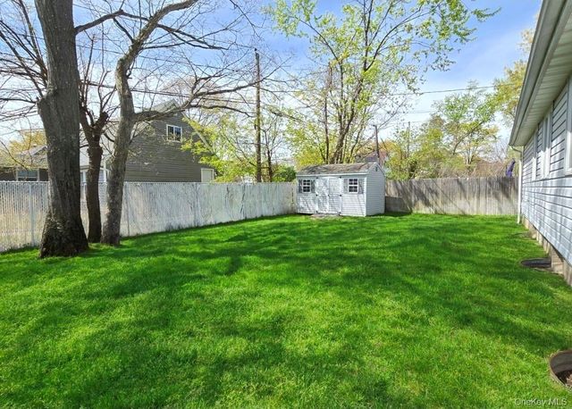 32 Plaza Lane, Selden, NY 11784