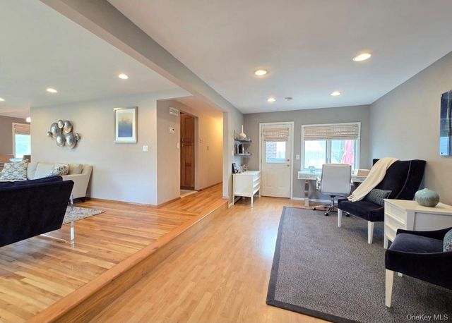 32 Plaza Lane, Selden, NY 11784