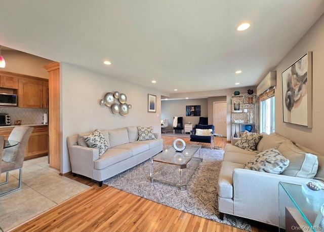 32 Plaza Lane, Selden, NY 11784