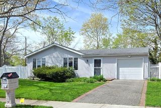 32 Plaza Lane, Selden, NY 11784