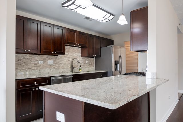 875 E 22nd Street 114, Lombard, IL 60148