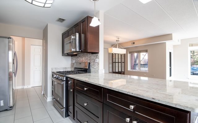 875 E 22nd Street 114, Lombard, IL 60148