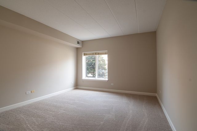 875 E 22nd Street 114, Lombard, IL 60148