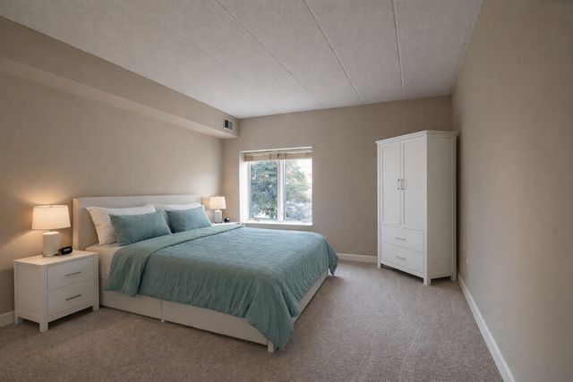 875 E 22nd Street 114, Lombard, IL 60148