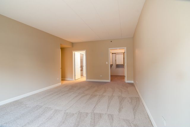 875 E 22nd Street 114, Lombard, IL 60148