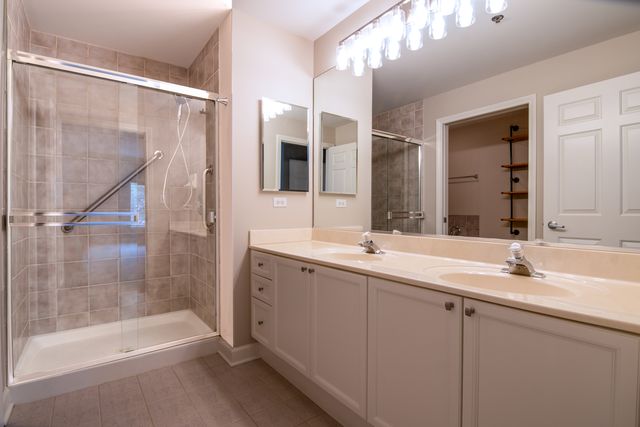 875 E 22nd Street 114, Lombard, IL 60148