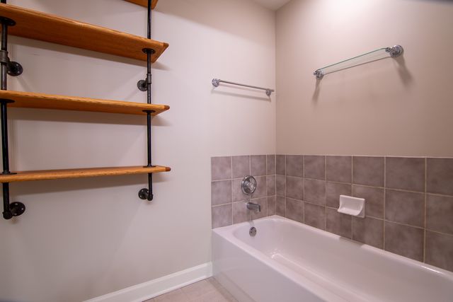 875 E 22nd Street 114, Lombard, IL 60148