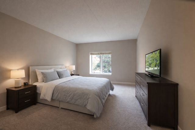 875 E 22nd Street 114, Lombard, IL 60148