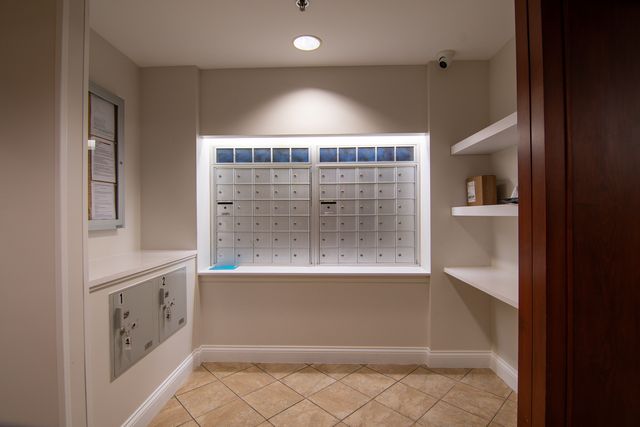 875 E 22nd Street 114, Lombard, IL 60148