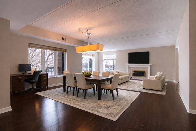 875 E 22nd Street 114, Lombard, IL 60148