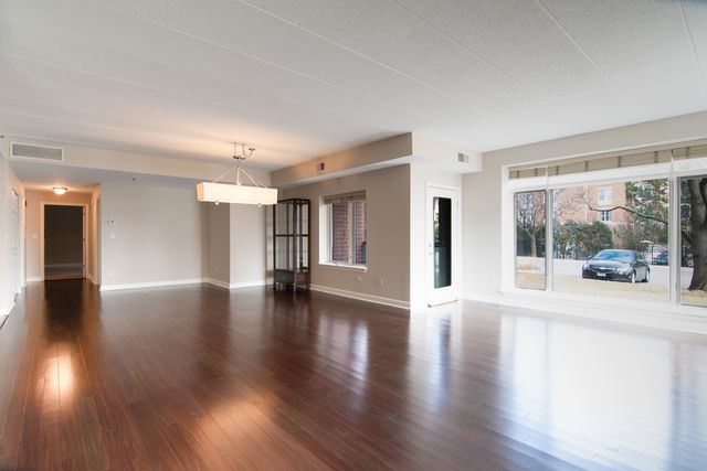 875 E 22nd Street 114, Lombard, IL 60148