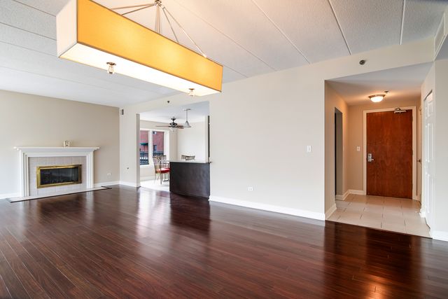 875 E 22nd Street 114, Lombard, IL 60148