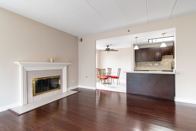 875 E 22nd Street 114, Lombard, IL 60148