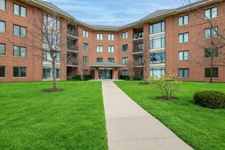 875 E 22nd Street 114, Lombard, IL 60148