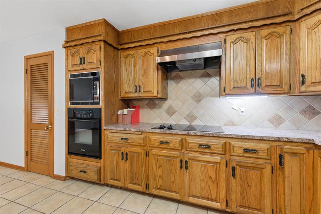 411 N Armour Ave, Wichita, KS 67206