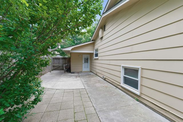 411 N Armour Ave, Wichita, KS 67206