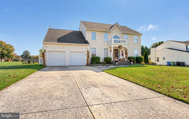 12 STEEPLECHASE DR, Blackwood, NJ 08012
