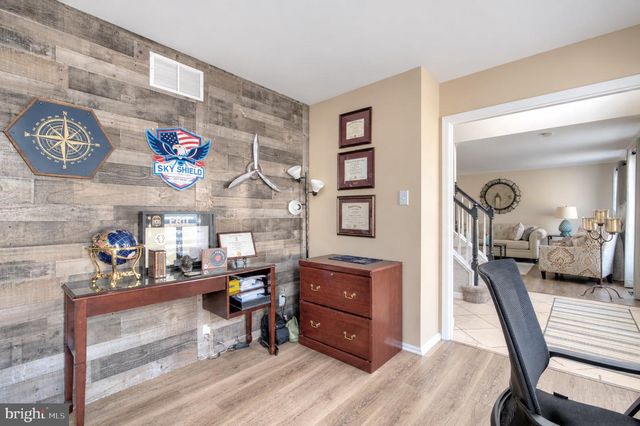 12 STEEPLECHASE DR, Blackwood, NJ 08012