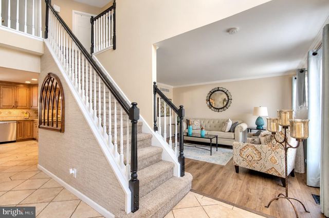 12 STEEPLECHASE DR, Blackwood, NJ 08012