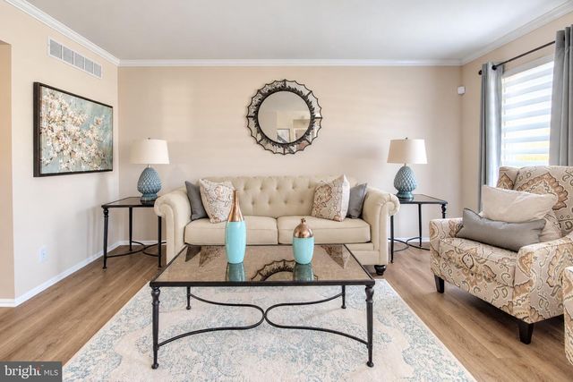 12 STEEPLECHASE DR, Blackwood, NJ 08012