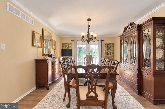 12 STEEPLECHASE DR, Blackwood, NJ 08012