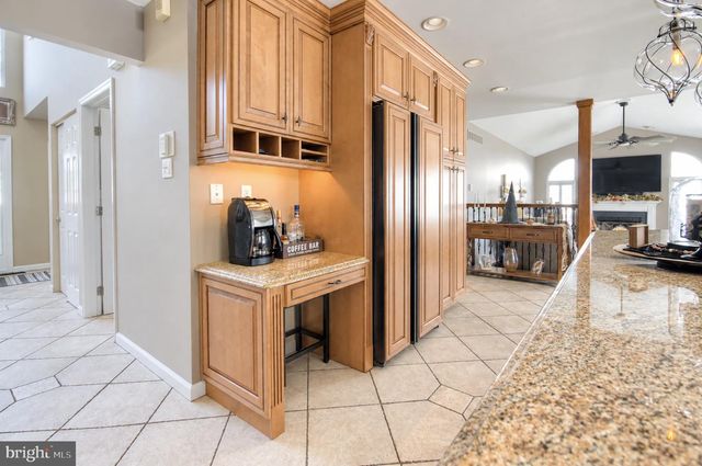 12 STEEPLECHASE DR, Blackwood, NJ 08012