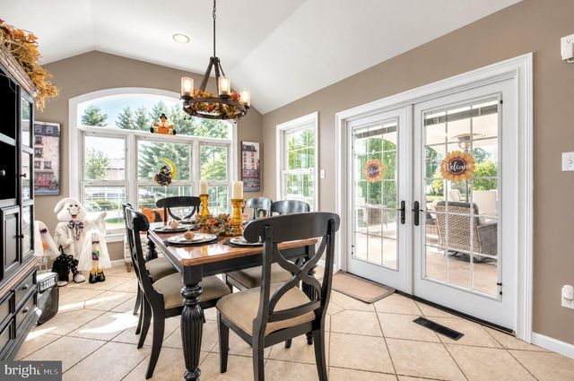 12 STEEPLECHASE DR, Blackwood, NJ 08012