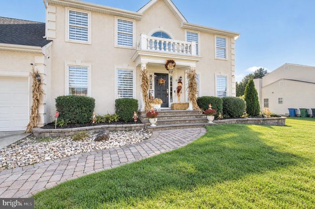 12 STEEPLECHASE DR, Blackwood, NJ 08012