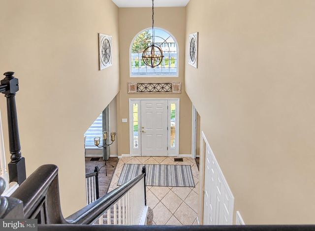 12 STEEPLECHASE DR, Blackwood, NJ 08012
