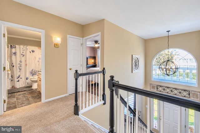 12 STEEPLECHASE DR, Blackwood, NJ 08012