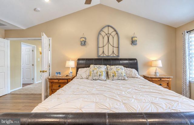 12 STEEPLECHASE DR, Blackwood, NJ 08012