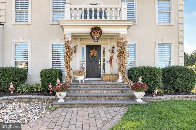 12 STEEPLECHASE DR, Blackwood, NJ 08012