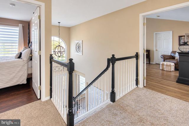 12 STEEPLECHASE DR, Blackwood, NJ 08012