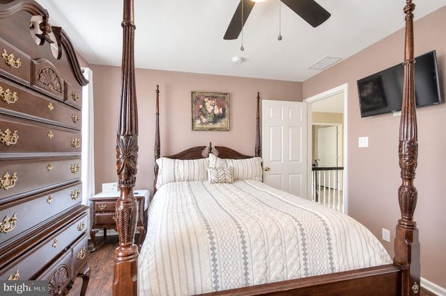 12 STEEPLECHASE DR, Blackwood, NJ 08012