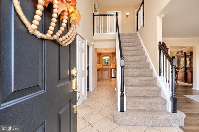 12 STEEPLECHASE DR, Blackwood, NJ 08012