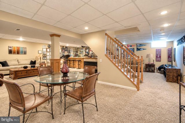 12 STEEPLECHASE DR, Blackwood, NJ 08012